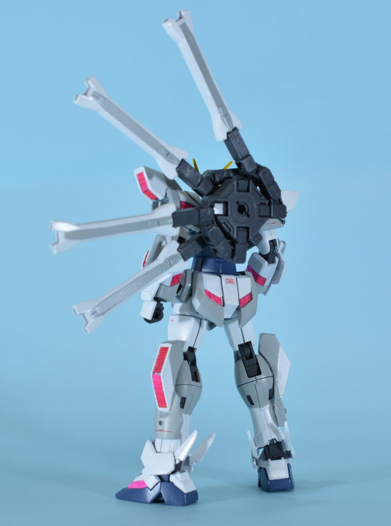 背面はこんな感じです。クロスボーンガン＆ソードを4つバックパックに装備しています。