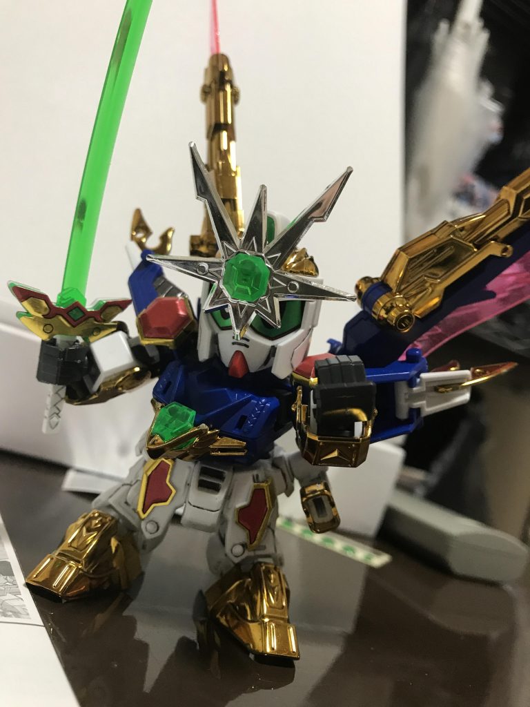 超将軍形態(所謂、軽装モード)です♪
直立させたかったのですが背中の大きな翼が重た過ぎるため不可能でしたw
※画像は限界ギリギリまで前傾姿勢した状態です