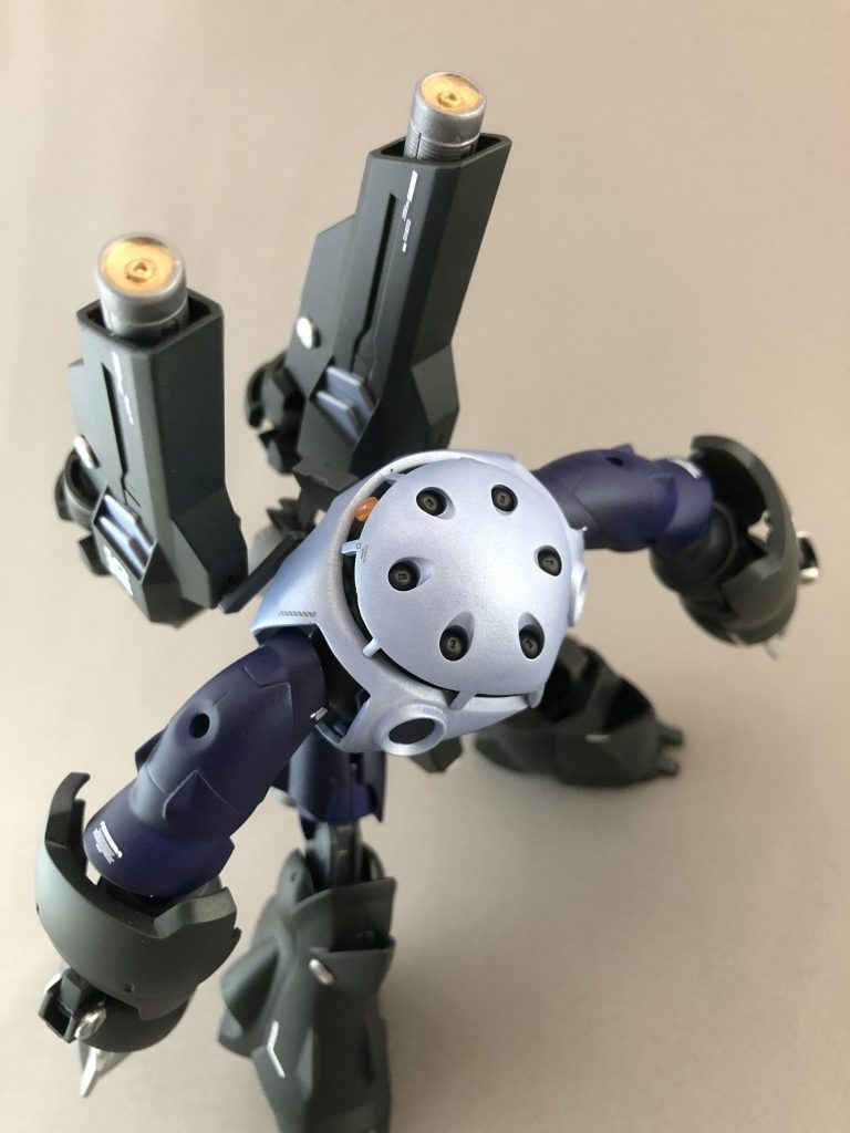 蟹味噌ミサイル発射!
ジェットパック上部にはメガ粒子砲を装備してます。