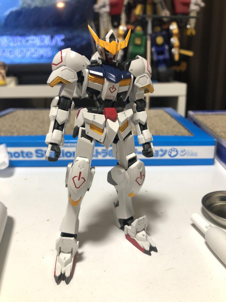 一度ガイアのニュートラルグレー等で全塗装して、その後にチッピング、ドライブラシ、ウェザリングマスターで汚してみました。