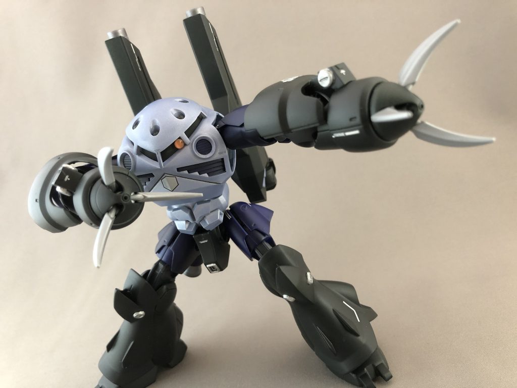 モノアイはHアイズとネオジム磁石で稼働可能に。
出目金にならないように土台を削り込むのが大変でした。