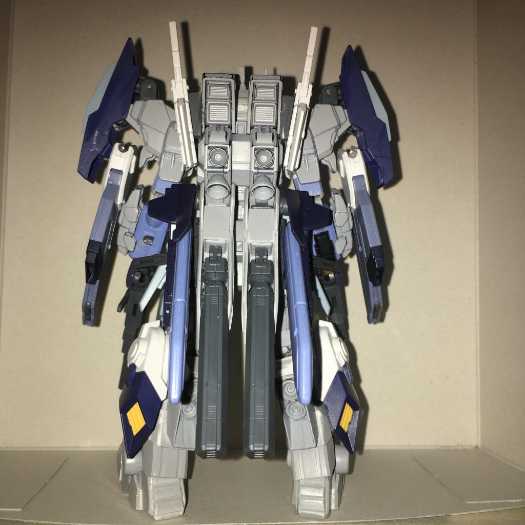 やはり高機動と言えばプロペラント増設（偏見）。後ろ姿は、うん、まあ、アヴァランチエクシアのようにまとまってる…のかな？