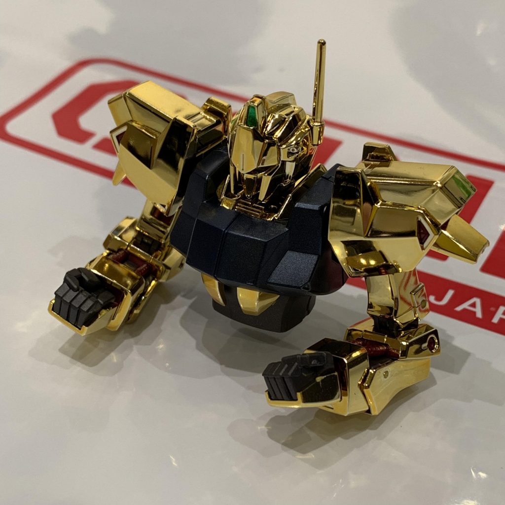 上半身まで組み上げた所。
「足がついていないようだが」
「あんなのは（略）」