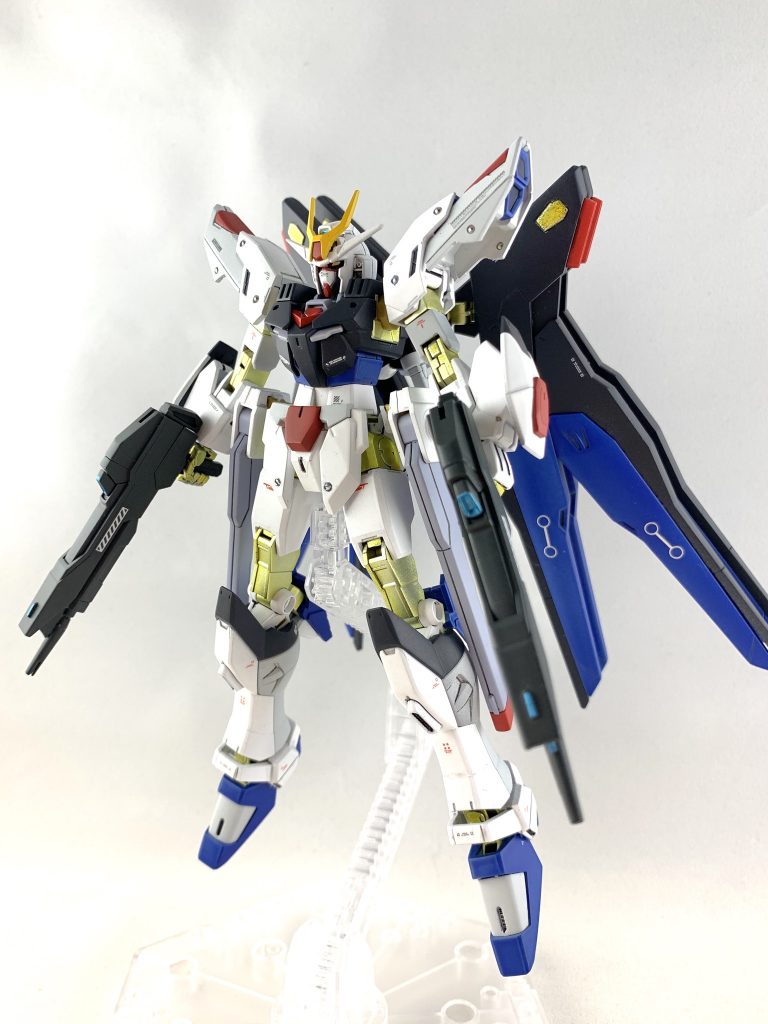 ファルマメントガンダム

ストライクフリーダムの力を再現した姿。脚部は接続部以外ほぼストフリそのままです。
機体名のファルマメントは、Destinyの「天空のキラ」から、天空,蒼穹を意味する Firmamentを由来としてます。