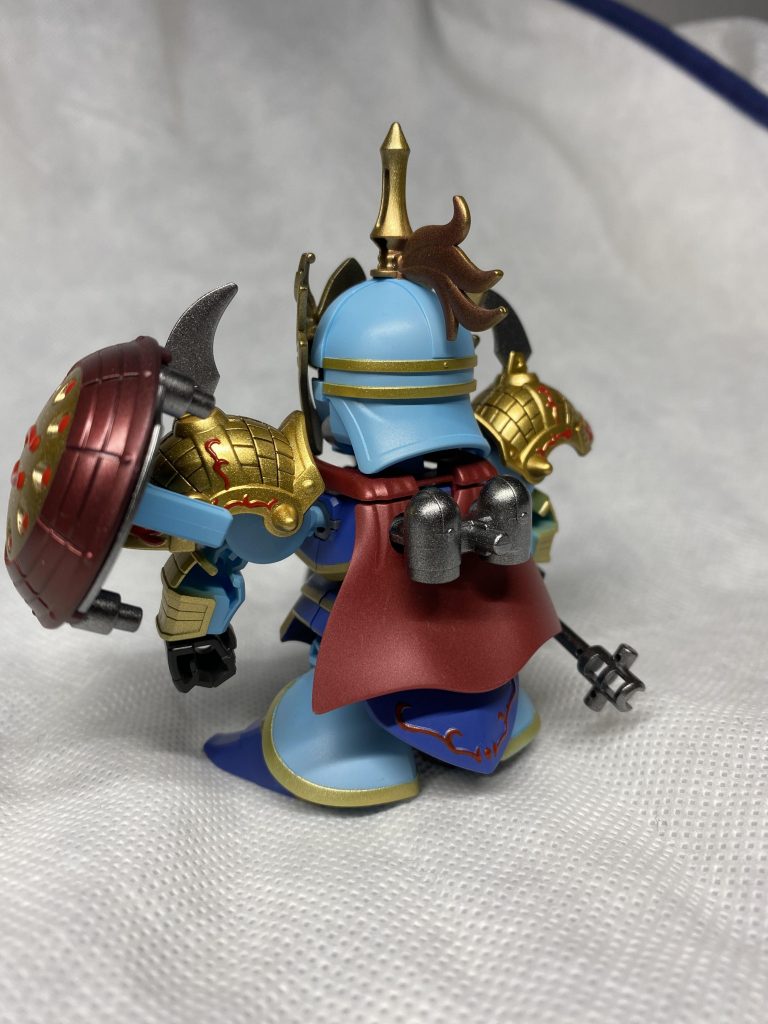 背面
マントとシールドにはバーチャロンカラーのパールローズディープレッドを使用しました。