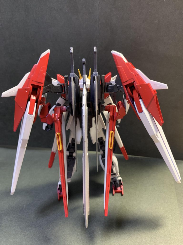 ご覧の通りのミキシングです。
マーズフォーウェポン付属のバックパックに3mm軸や穴を見映えが良くなるパーツを使用して増やし、ドラグーンを装備出来る用にこだわりました。