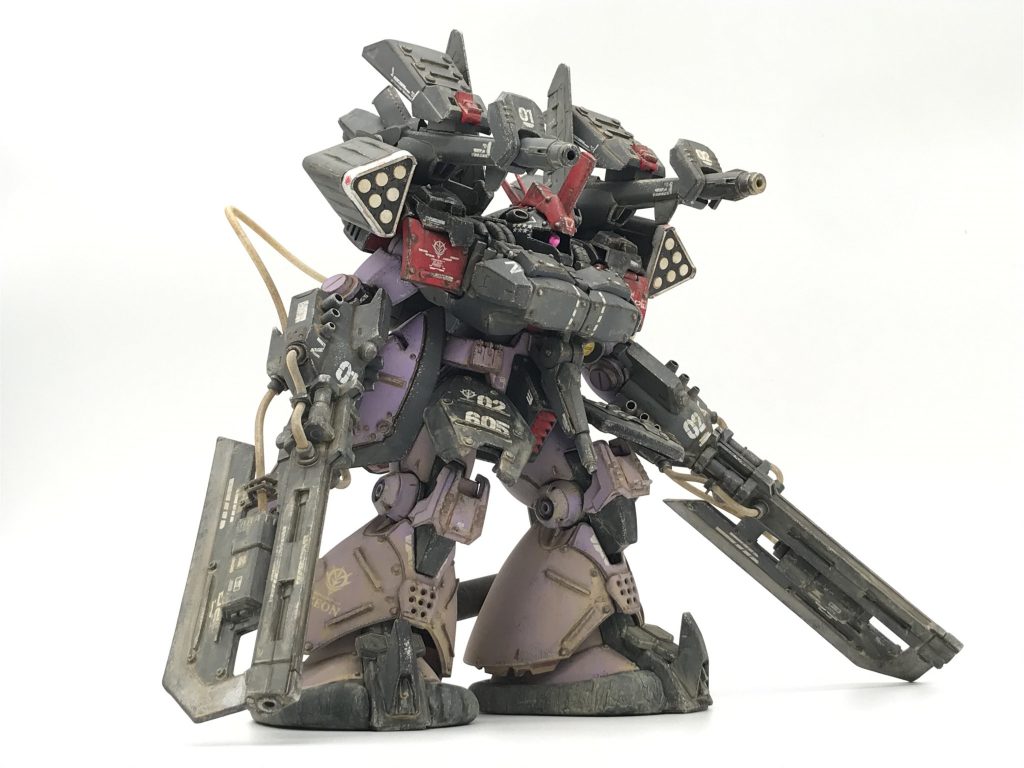 大きい作品なのであまりポーズはつけられませんがそれでも立ってるだけでこの存在感！