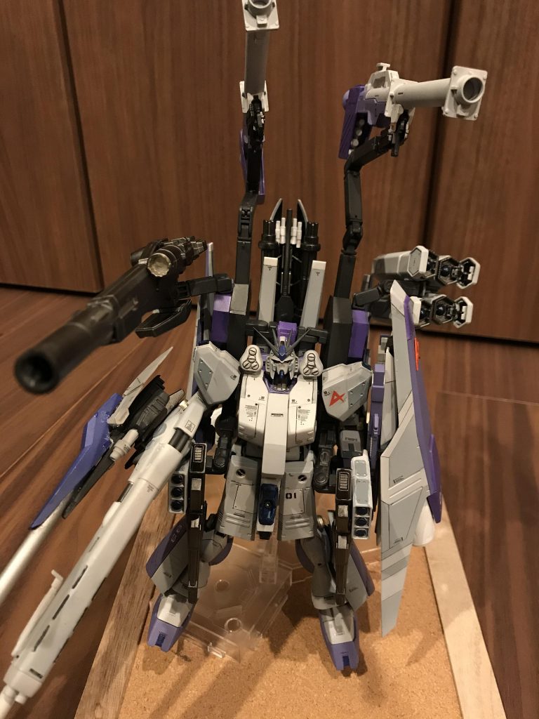 自分が好きな要素を詰め込みました。
フルアーマーガンダムやフルアーマーユニコーンなどの要素を盛り込んでいます。