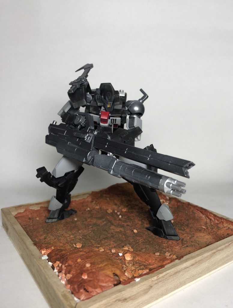 ジオラマは火星圏の砂漠をイメージしました。それに合わせて汚しもしてあります。