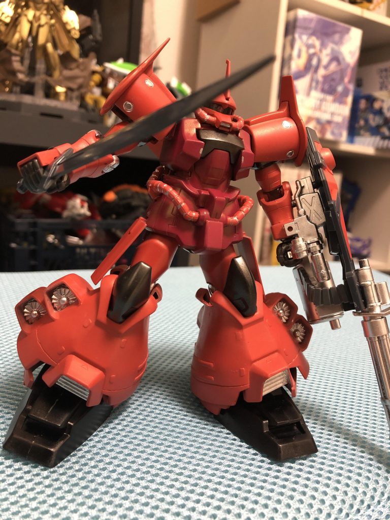 可動域が狭いのでポージングが…