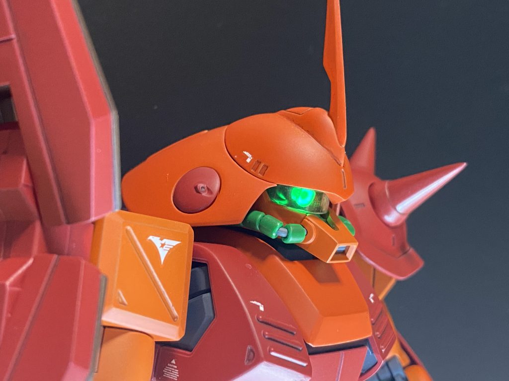 LEDユニットをただ組み込むとあちらこちらから光が漏れ出してしまっていました……