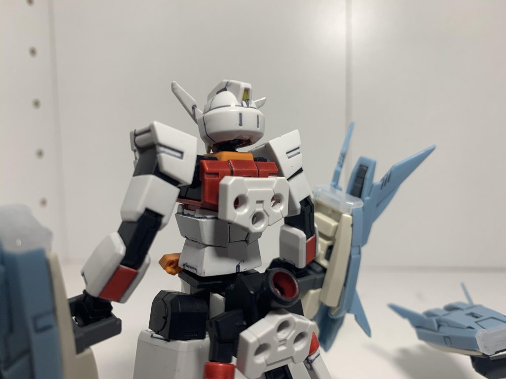 ドッキング時の背中はこんな風になっていて、バックパックが腰に移動し、コアガンダム共通付属のアタッチメントを腰と背中で2つ使用してトレミーをドッキングさせることができます。全然改造してないから誰でも出来るよ！やったぁ！