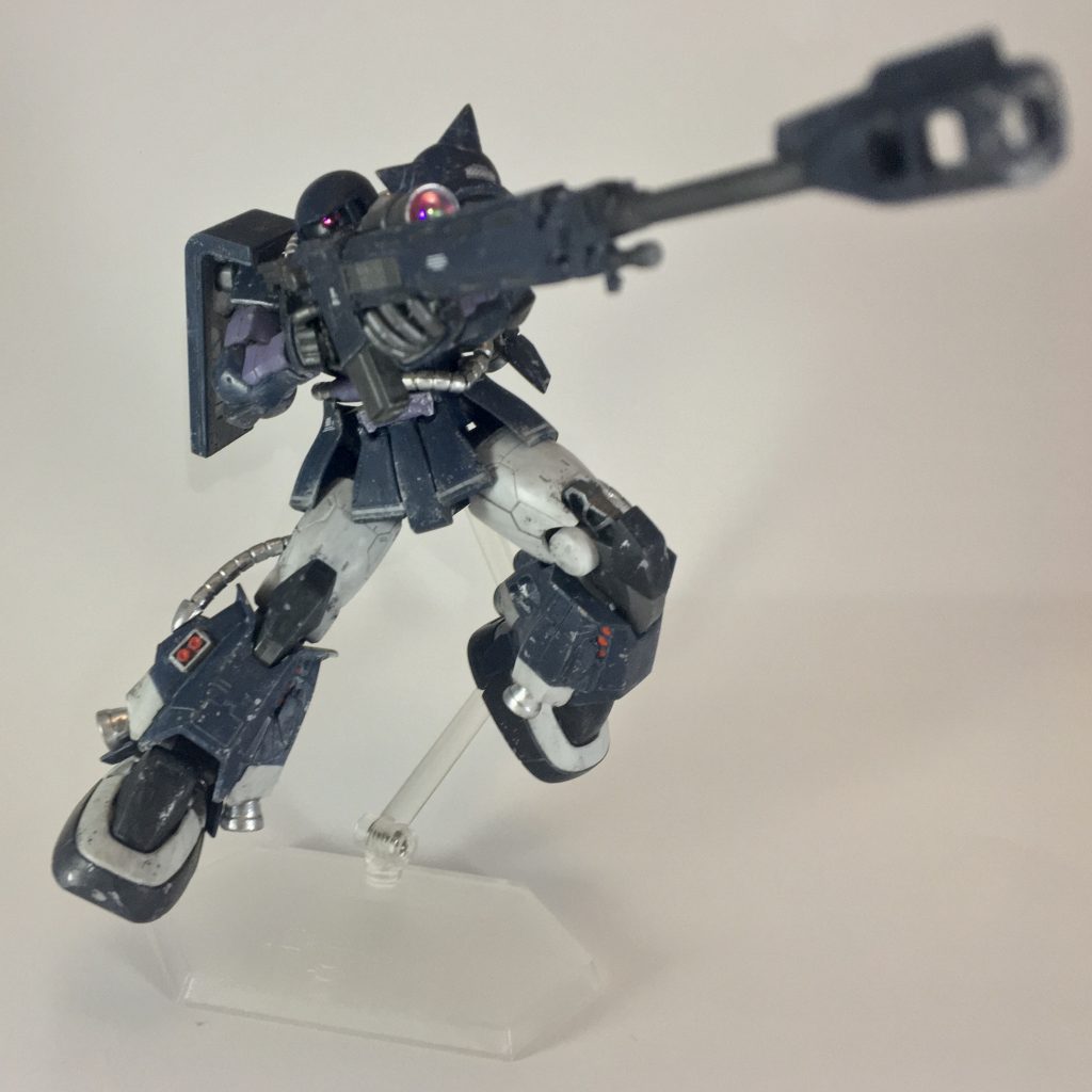 マッシュ機。対艦ライフルもモナカだったのでしっかり合わせ目消しをやりました。こちらは紺色とガンメタで塗り分けています。
スコープはこれまたVCDOME2。