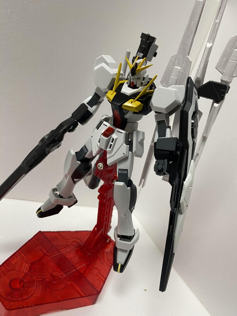 頭部アンテナ増設(ジャンク)
肩部装甲変更(トリスタン)
腰部フロントアーマー変更(スターバーニング)
脹脛に追加のバーニアと装甲(リボーンズ)
あとはカラーリングをνガンダム仕様に筆塗りで、そして半光沢のトップコートで仕上げ