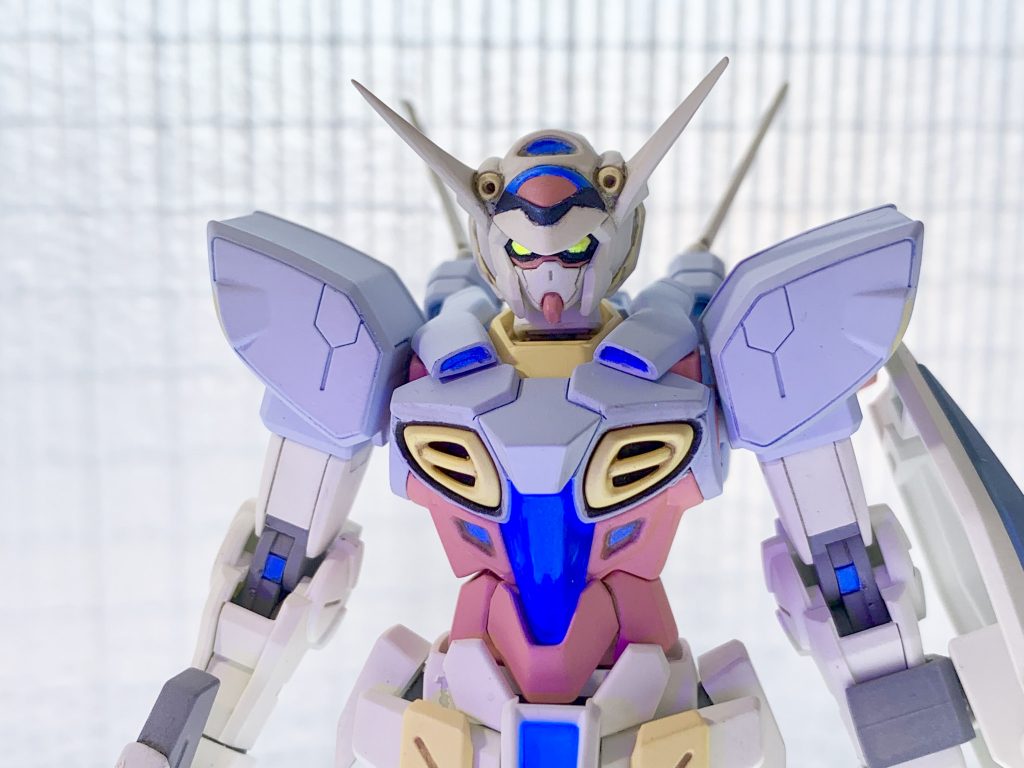 蛍光クリアーを使ったので、紫外線ライトを当てると各所が光ります。