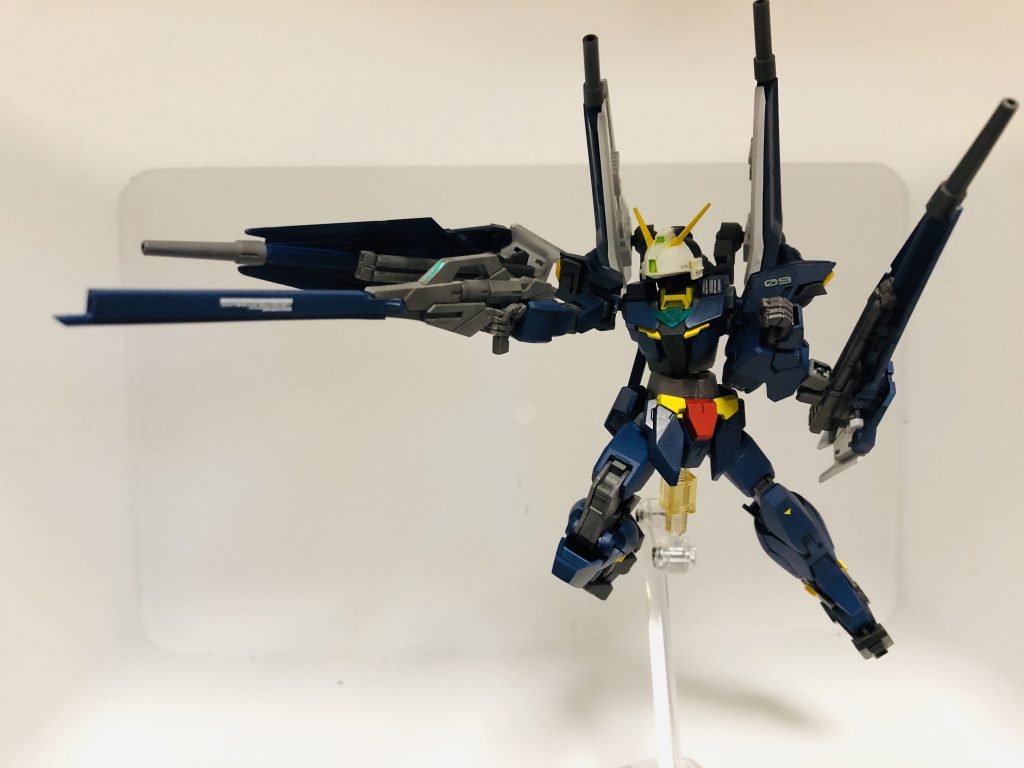 ## ロングビームライフル

　TRシリーズのビームライフルを模した追加バレル。コアスプレーガンに差し込んで装着する。
　また下部はヒートブレードになっているため、ビームサーベルを抜かなくても接近戦に対応できる。