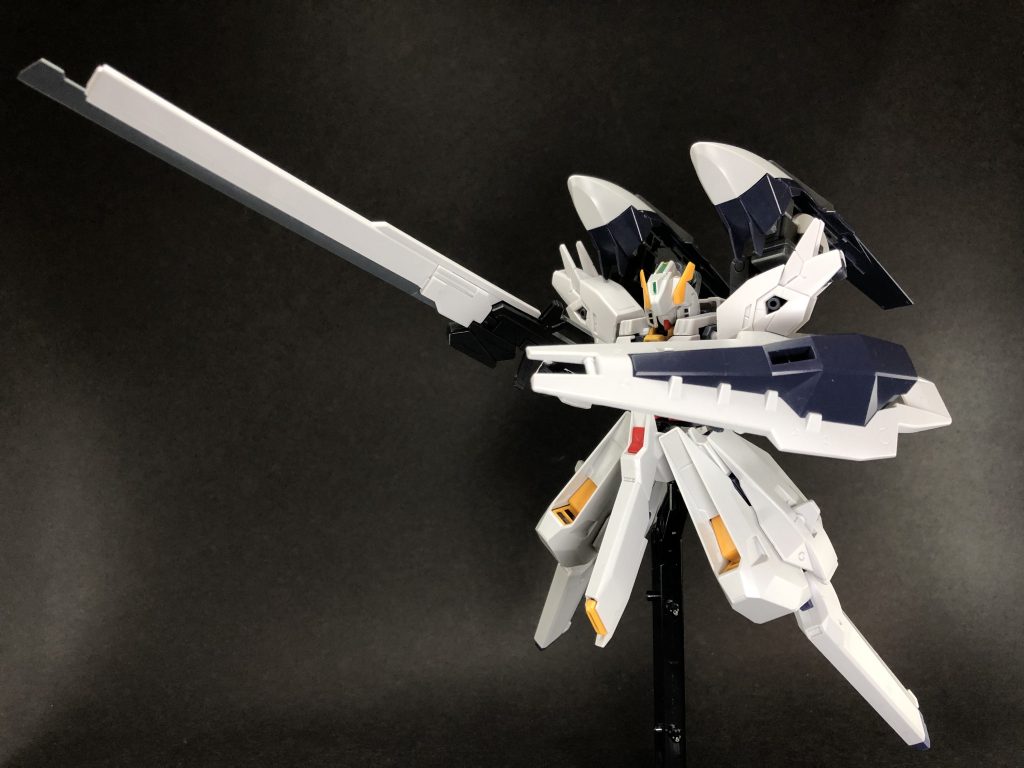 フルドドアーマーからライフル用のロングバレルとシールドを回収。
このライフルとシールド、装備するとどんな機体もだいたいTR計画の系列機っぽくなるのでオススメです。