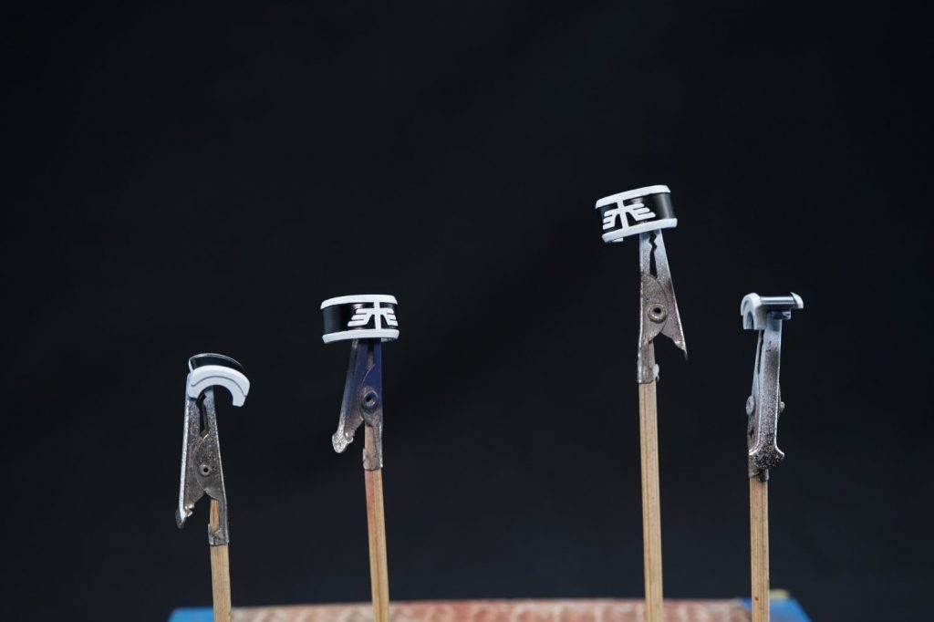 ## エングレービングの塗り分け
ベーシックにラッカーとエナメルの塗膜強度を差異を利用した拭き取り法を行いました。
やっぱりこの方法が一番楽ですね。