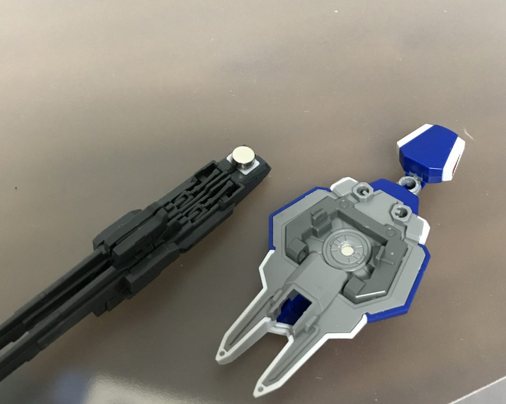 シールドとバスターライフルはネオジム磁石接続です。