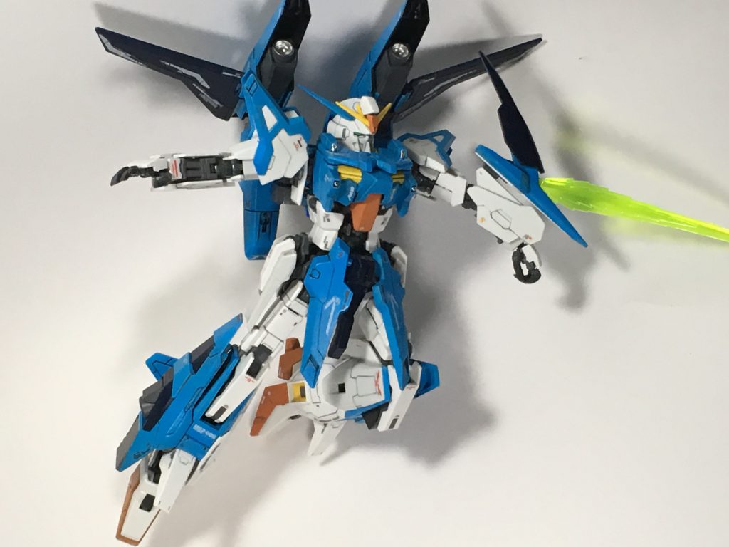 ウェイブライダー形態の突撃をイメージしたMS形態での突進。