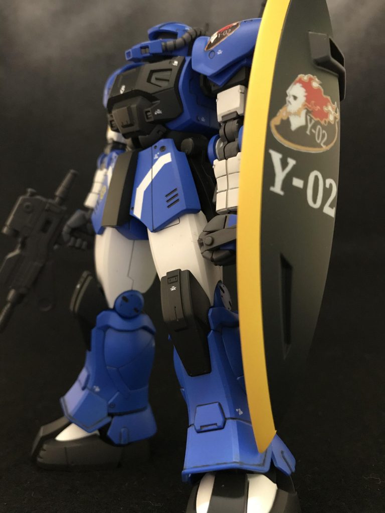 部隊マークはコミックの3巻におまけのページに掲載されていた白黒の部隊マークをスマホのカメラで撮って、アプリで彩色(自分はLINEカメラ)それをプリントしたものを使っています。