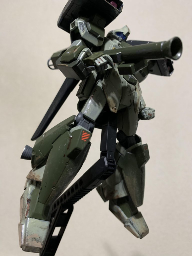 スタークジェガン自体は宇宙戦向けだと思われますが、地上戦でも投入されていたという設定にしてあります。