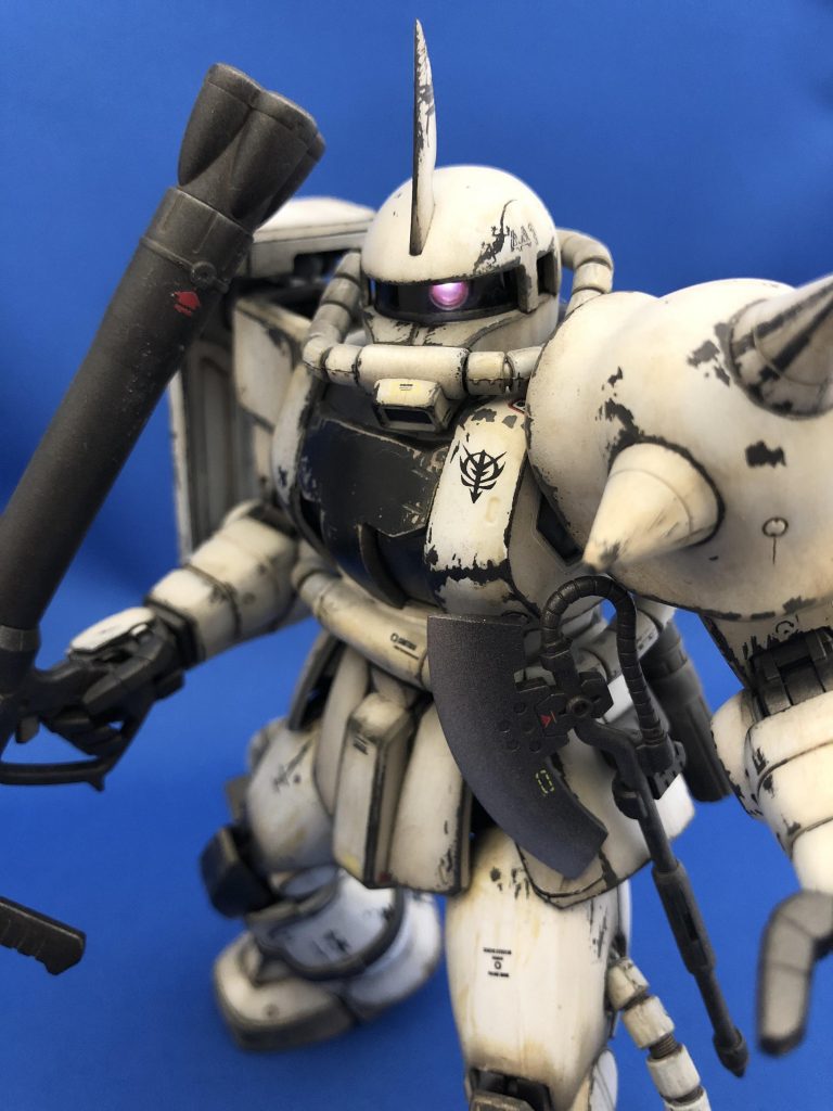 ストレート組み、モノアイはクレオスのチップLEDで電飾