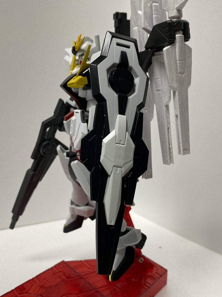 大型GNシールド(Oガンダムのシールド+リボーンズガンダムのシールドの組み合わせ)