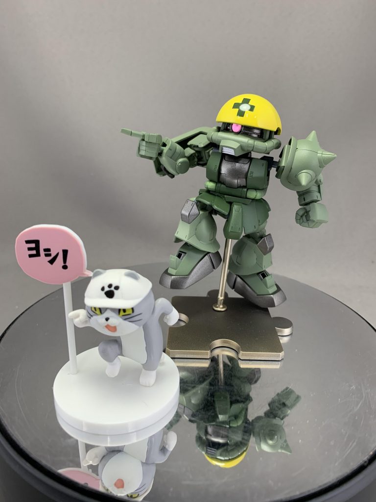 仕事猫とのツーショット以上で現場ザクのご紹介を終わります。最後までご覧いただきありがとうございました!今日も一日ご安全に!