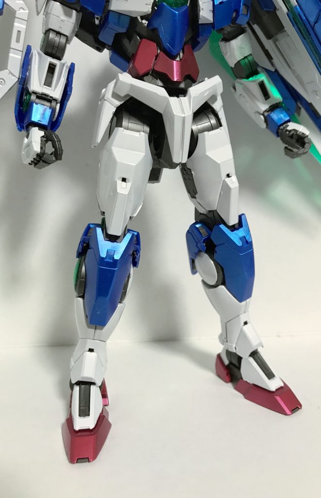 ダブルオー系は下半身も素敵です。