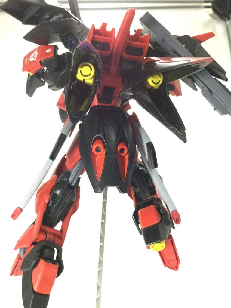 背面は、キャノンへの変形機能を無くしエールストライカーを装着
アメストのバインダーを使いソードとライフルを装備
ブースターはダークマターのバックパックを使いオリジナルブースター
開くと中にGNバーニア
リアスカートはキマリスヴィダールを使用。高機動を想定しました。