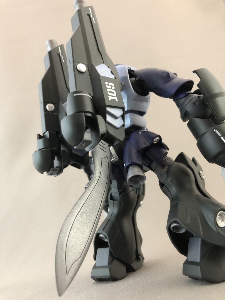 背中にはケンプファーアメイジングのウェポンバインダーを元にした水中用ジェットパックとテイルブレードを装備。ブレードはプラ板からのスクラッチです。