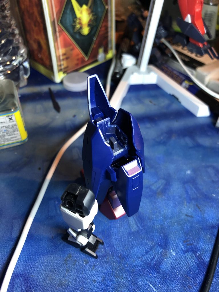 足はゼルトザームのモノに軸だけ接着しています
内側を少し切りましたが外から見たらほとんどそのまま足を接続できるのでこの加工は個人的に満足しています