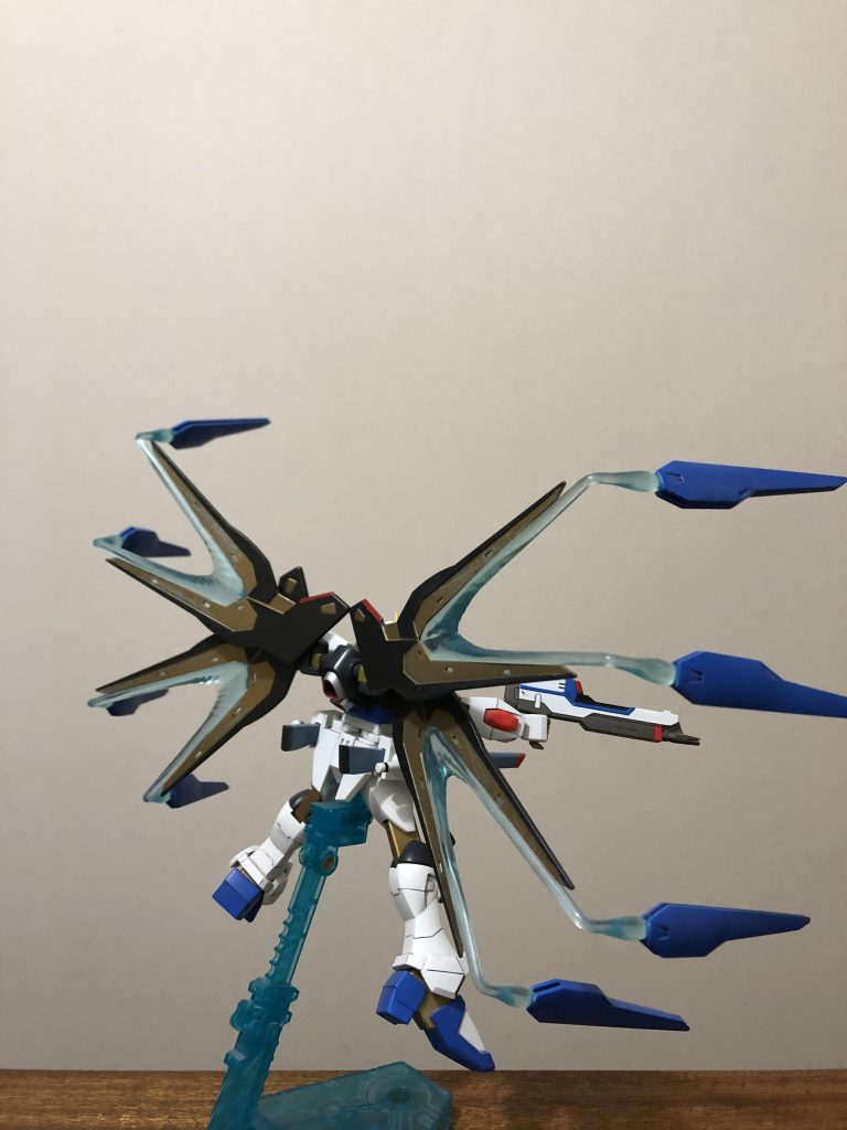 遠目で見ればなんとか・・・