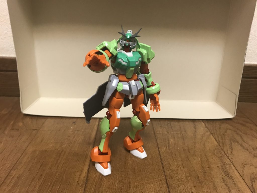 特殊能力・最大の特徴他にも本機は、以下のような強力かつ多彩な機能と能力を備えている。シャイニングオペレーター本機に搭載された超高速演算装置。視覚情報等から相手の一挙一動を常にラーニングし、次に取る行動を予測して瞬時に約25000通り程の対処パターンを選出すると同時に、約0.001秒という速度で最適解の対処パターンを導き出すという能力であり、半ば未来予知じみたとてつもない演算能力を誇る。ただし、亜光速レベルの速度で動けるMSなど、逆に本機の演算能力を上回るスピードで動く相手には相性が悪い。デビルリキッド元々は金属細胞だったDG細胞を液状化させ、安定性と強力なパワーを両立した特殊な液体金属であり、本機はこのデビルリキッドを大量生成できる。生成されたデビルリキッドを遠隔操作する事によって、本機の周囲に纏ったり、変幻自在に漂わせる事も可能。バリアのような盾にもなり、敵をズタズタに斬り刻む剣や敵を図太く串刺しにする槍にもなり、遠距離から攻撃やオールレンジ攻撃の代わりにもなる、汎用性の高い恐ろしい攻防能力である。電撃発生能力本機に内蔵された超高出力の発電装置「エレクトロザッパー」によって、その名の通り電撃による攻撃を可能にする。電撃の威力自体は、出力は10億ボルトにも達し、通常装甲はおろか、PS装甲やナノラミネートアーマーをも傷付ける事ができる。また、副次的効果ではあるが、内部のパイロットにもダメージを与える事ができる。ただし、完全無敵の盾であるハイパーインパルスシールドや絶対防御能力を持つムテキインパルスガンダムに対しては、パイロットにダメージを与える事すら出来ない。電撃は、本機全体から放出する広範囲攻撃と、片手から放出する収束攻撃の2つのパターンがある。広範囲攻撃は、敵機への威嚇・牽制やミサイル迎撃、対人戦に用いられる。収束攻撃は、ビーム兵器やバズーカなど破壊力の高い射撃兵器の代用として扱われる。磁力操作能力上記の電撃発生能力を応用して、周囲の鉄を含む金属、さらには地中の砂鉄をも自在に動かす。そのため、盾のように組み固めて相手の攻撃を防御したり、建材や瓦礫を集めて足場を作成したり、鉄筋や鉄骨などを使用した構造物の壁を自由に歩いたり、塵を整形して自分に似せたデコイを作ったりするなど、幅広い応用が利く。さらに、砂鉄を操作する性質上、表面を振動させて物体を切断して形状や長さが変化する「砂鉄の剣」や、津波のように地表を呑み込ませたり、竜巻のように突き上げたりするなどの攻撃も可能。メタルフロッグ製造機能生成したデビルリキッドを変化させて、後述の黄緑色のカエル型の車両型マシン「メタルフロッグ」を大量に製造する。