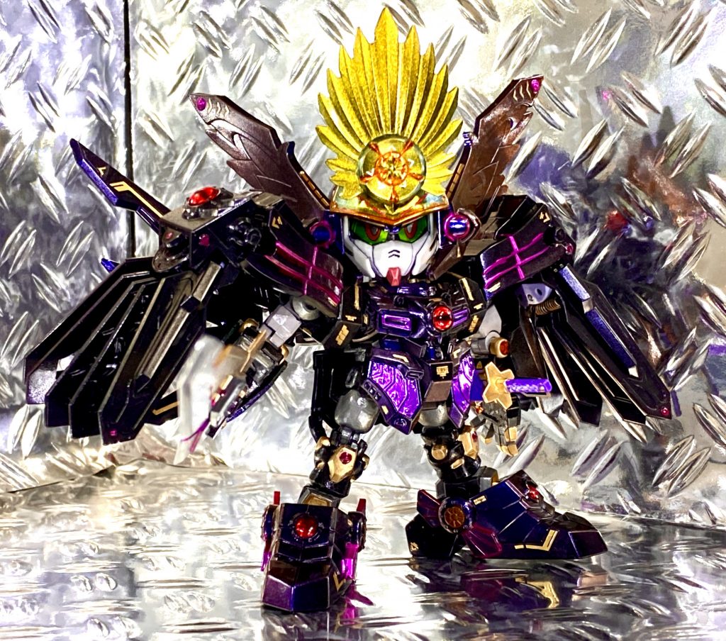 以前ガンダムベースで購入した『BB戦士 344 織田信長頑駄無』をベースにクロスシルエットフレームを移植し、頭身の伸長と、可動域の拡張を試行してみました。