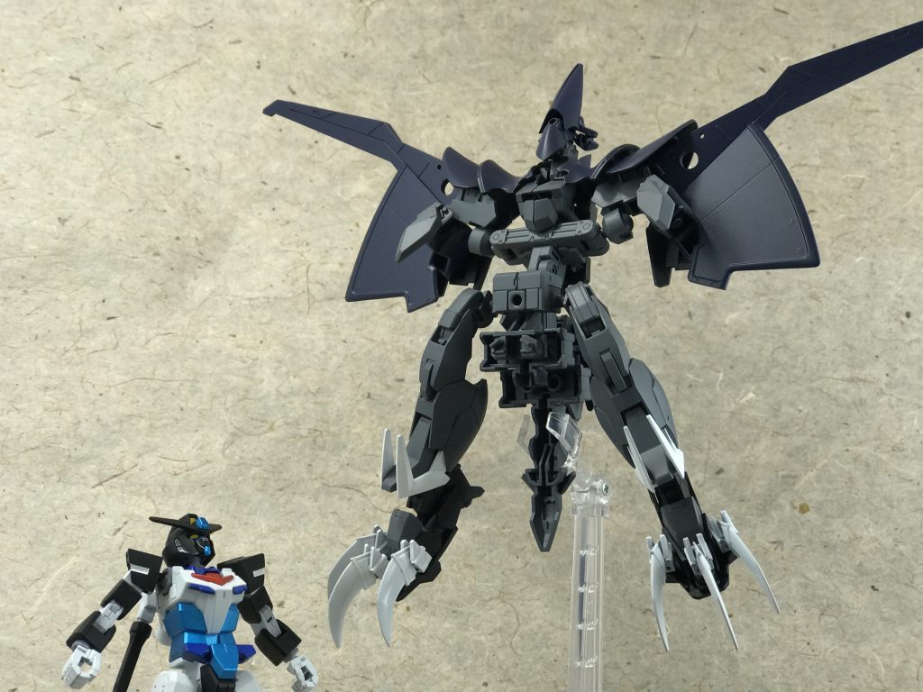 あと、各アーマーは独立して行動できたりします。
こちらはハンブラバットアーマー。

索敵妨害は大体できます。ビリビリ棒は使えませんが。