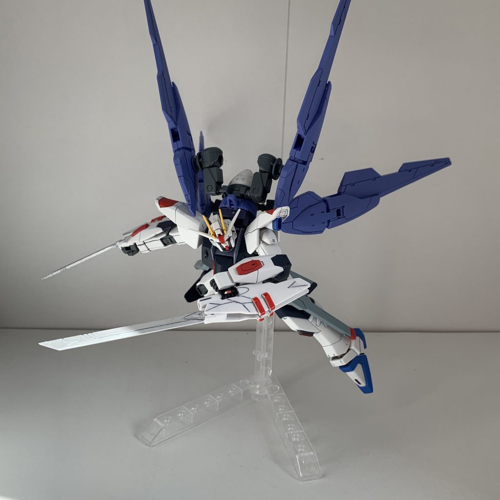 バインダーを後方にし高機動モード