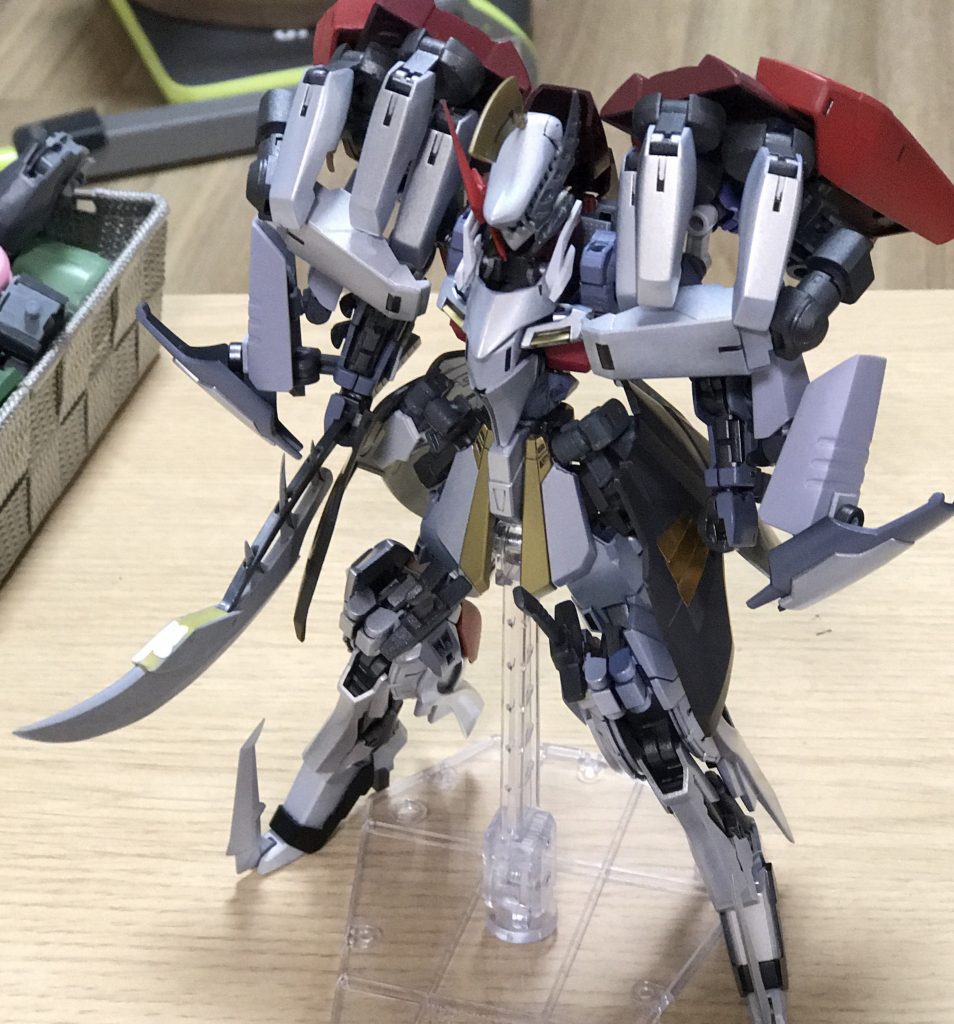 ここからは制作工程です。
こちら塗装前…ですが、既に塗装されております。再改造だからね。仕方ない。