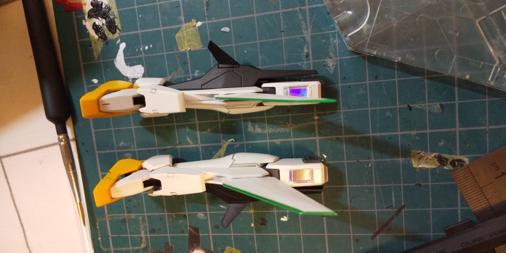 ホログラムシールを貼ってみました。
一応!?羽の淵もGNソード化しています。