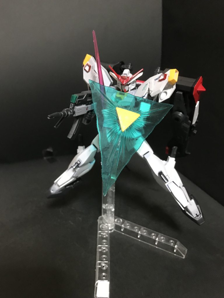 防御シールドアリュミューレ・リュミエールで守りつつビームマシンガン、ザスタバスティグマトで距離を詰めてナイフによる格闘を行う
一撃離脱戦法が得意