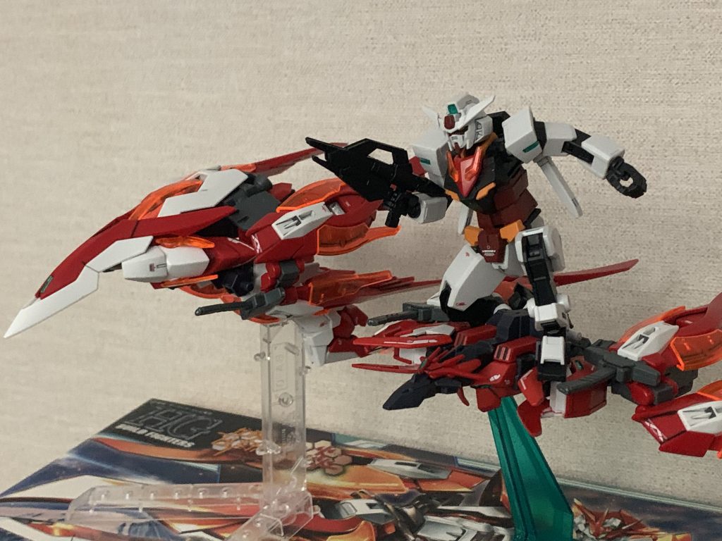 プラネッツシステムはそのまま残しているのでコアガンダムとソーラユニットα、ソーラユニットβに分離します