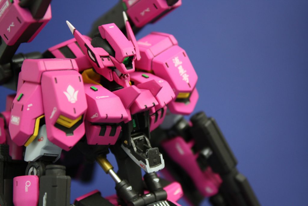 ・コックピットハッチ:今回は手軽にですが、コックピットハッチの開閉ギミックを再現しました。1/144サイズなので飽くまでそれっぽくです 汗