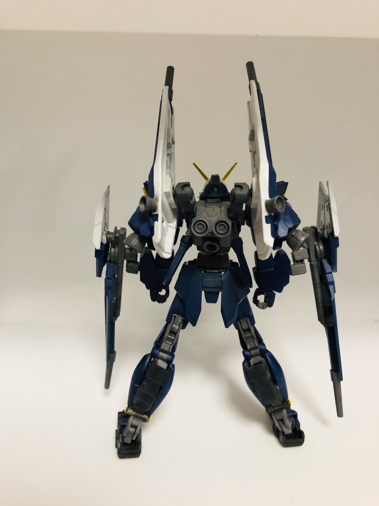 ## プルトニューンガンダム背面

名前について

　あるサイトで冥王星を表すプルートとナインを合わせて英語のように発音させたところプルトニューンと読むことが判明。
そのまま名前とした。