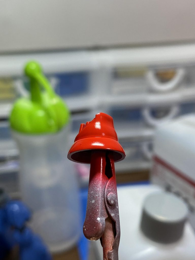 大苦戦した赤の塗装……赤って隠蔽力が低いんですね。