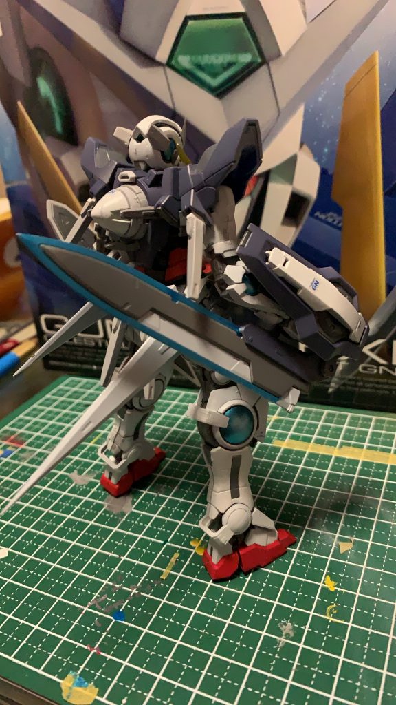 GNソードの塗り分けとコンデンサー部のメタリックブルー塗装