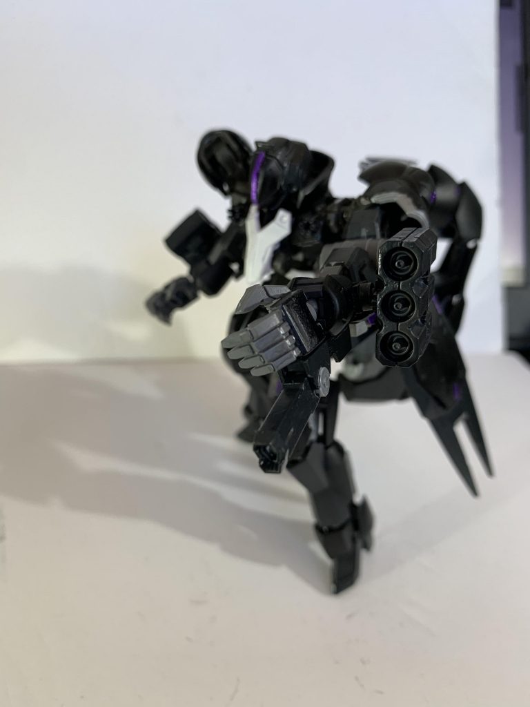 シェイカーはバリスティックのファンネルで三連ビーム砲。月に触れる(ファーカレス)はビルドパーツのソードを加工しビームカノン