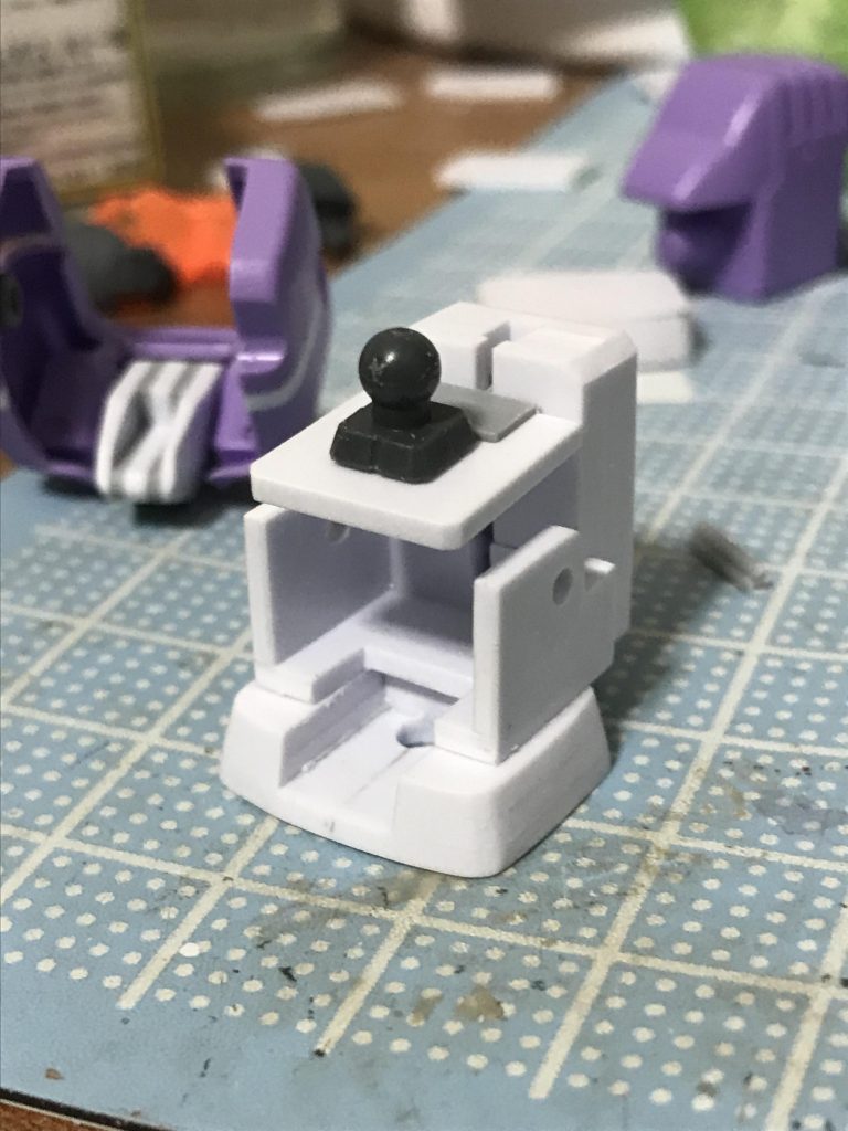 胴体内部は首がスライドする自作フレーム入り