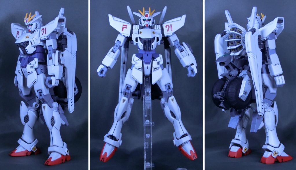 自分なりの考えとして、チェンジ後は余剰パーツが出ないような変形を目指し、オリジナルのコアドッキング時の様に手首以外の脱着はしなくても換装出来るように改造してあります