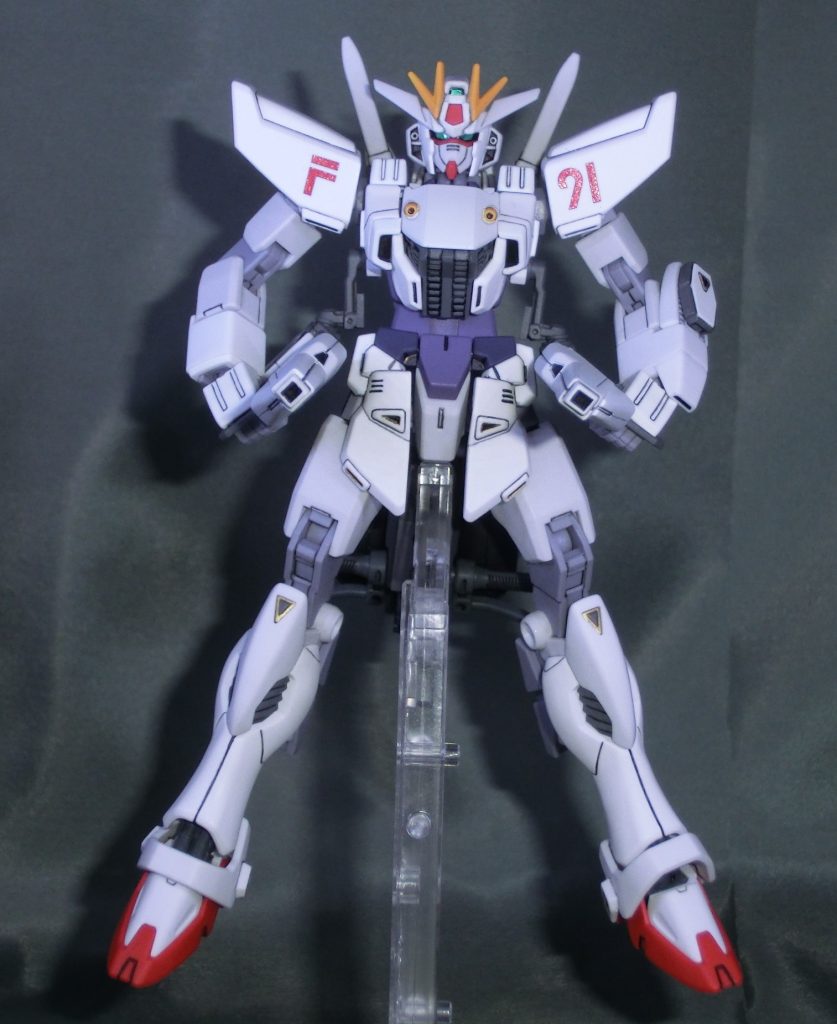 ヴェスバーにもギリギリ手が届くようにはなっていますが、かなり角度を付けてやらないと握れません時間不足の為、専用手持ち武装は未製作です